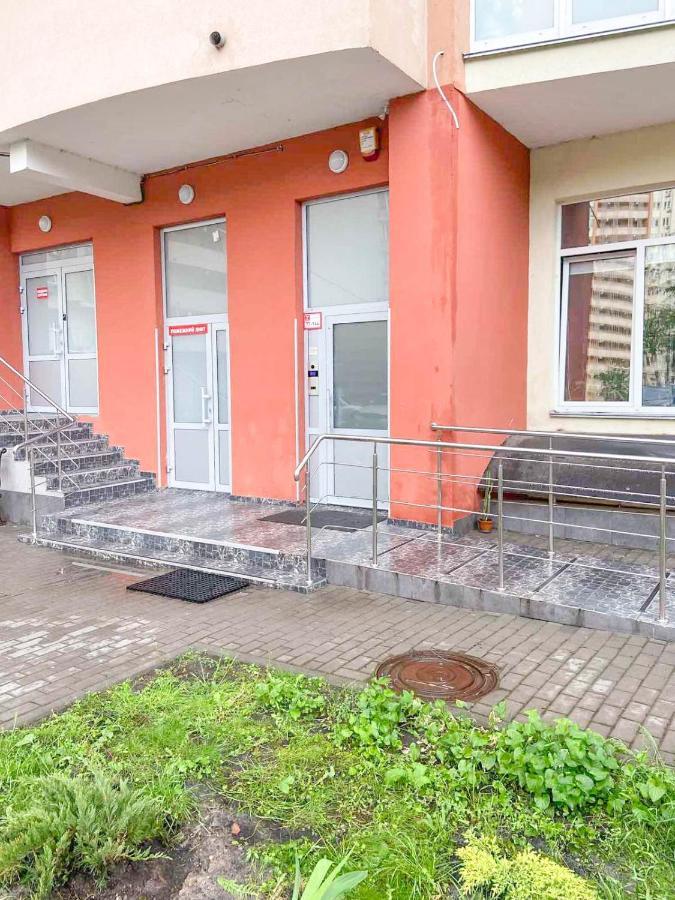Large 2 Room Apartment With A Beautiful View 2 Min Metro Chernigivska キエフ エクステリア 写真