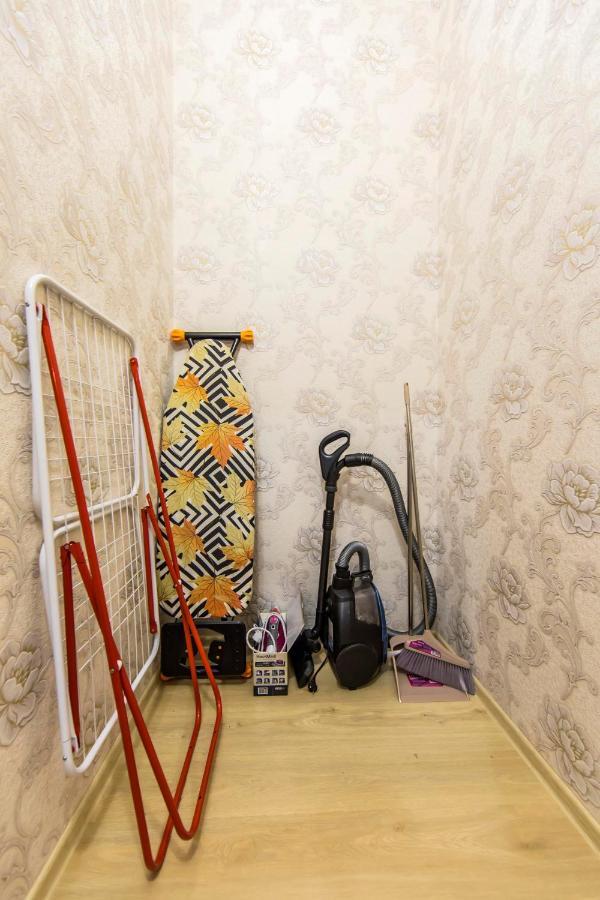 Large 2 Room Apartment With A Beautiful View 2 Min Metro Chernigivska キエフ エクステリア 写真