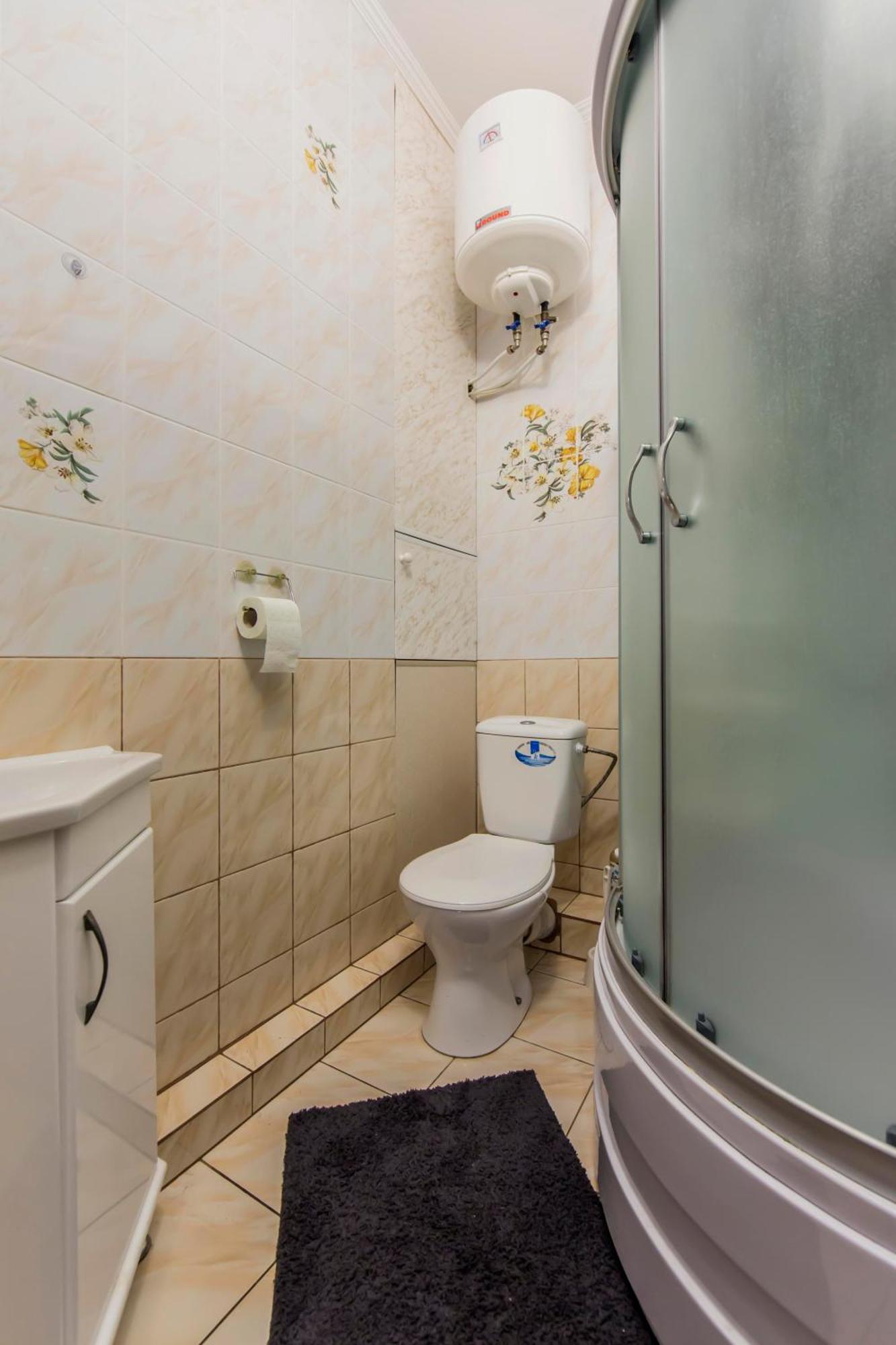 Large 2 Room Apartment With A Beautiful View 2 Min Metro Chernigivska キエフ エクステリア 写真