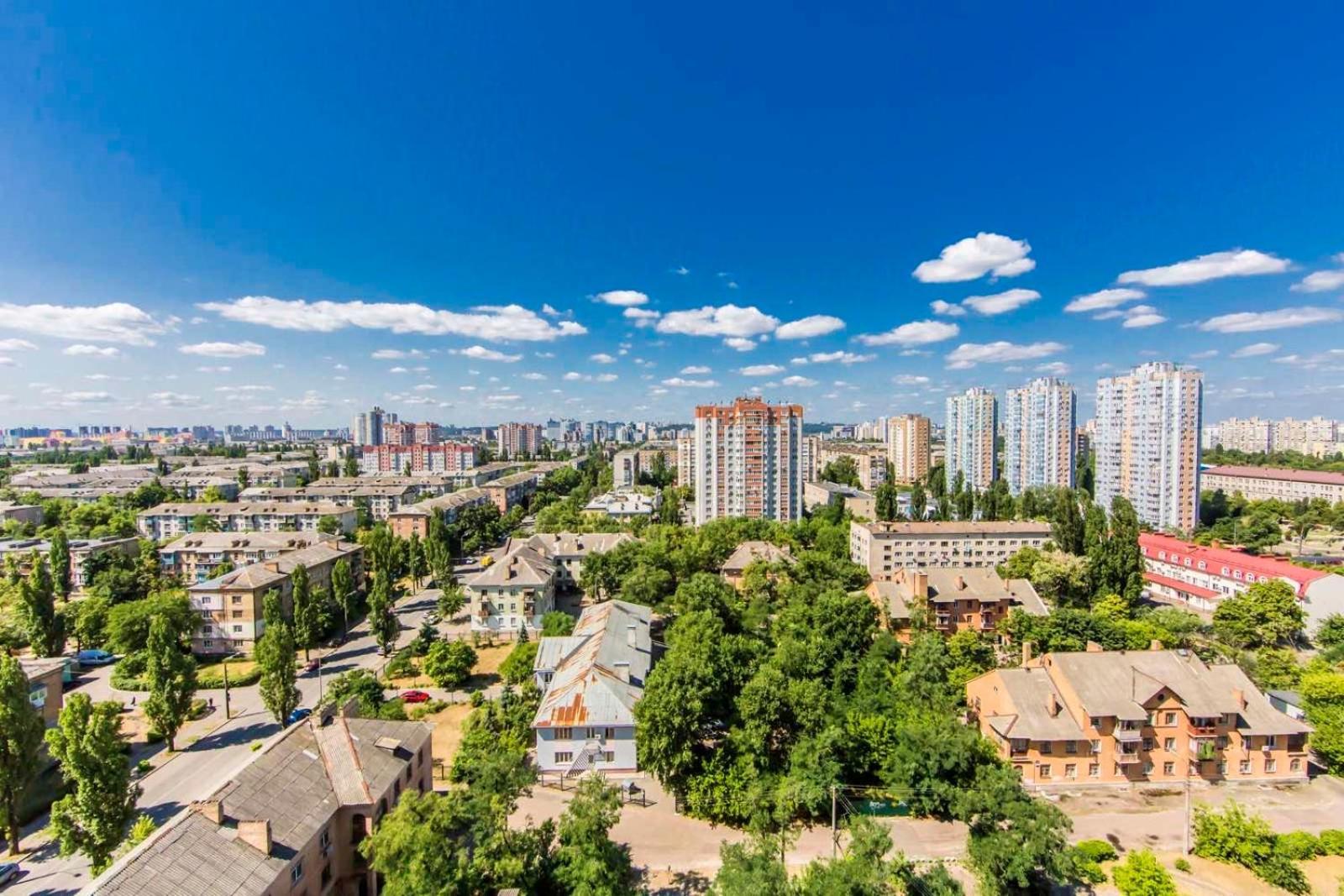 Large 2 Room Apartment With A Beautiful View 2 Min Metro Chernigivska キエフ エクステリア 写真